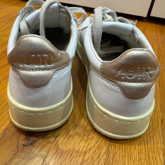 Preowned - Picture 3 of 8